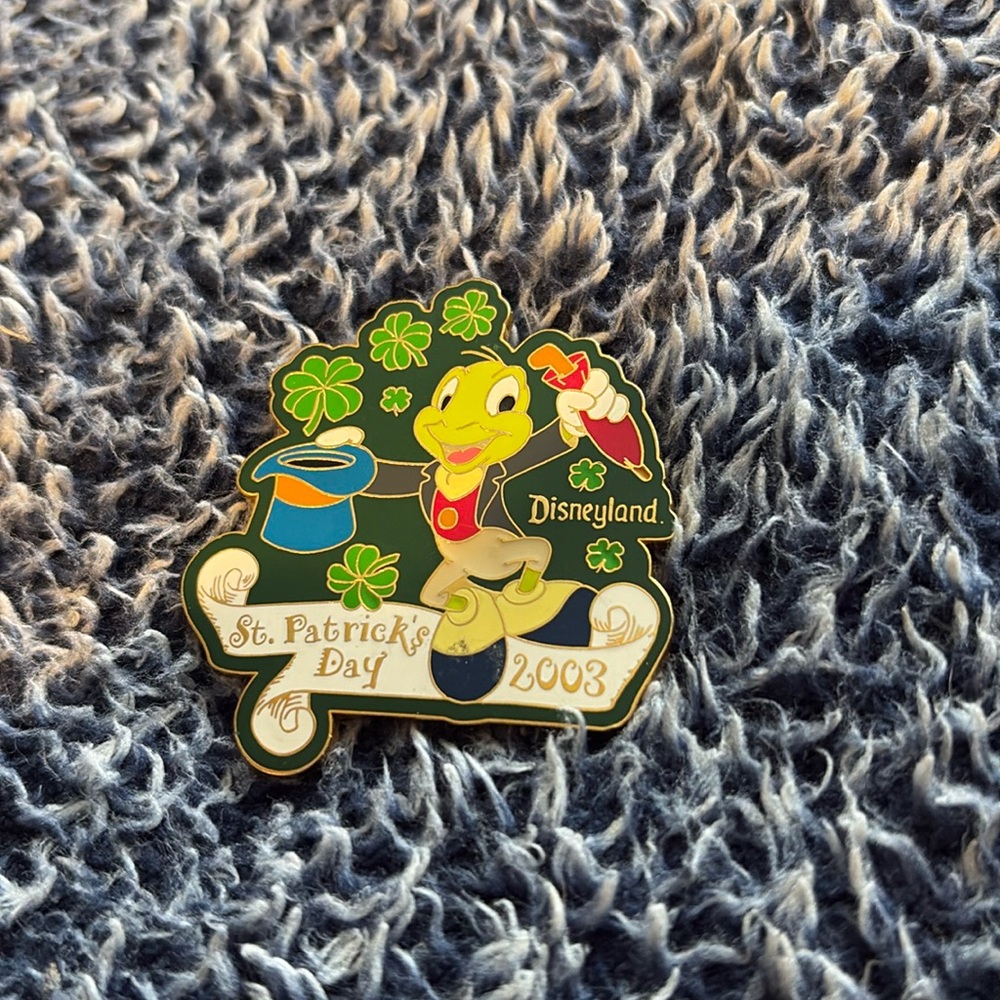 Disney   St. Patricks Day 2003 Jiminy Cricket Pin